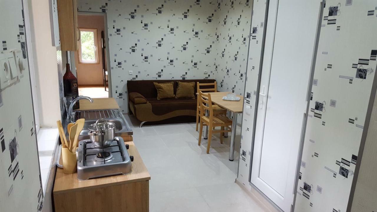Guest House Family Inn Тбилиси Екстериор снимка